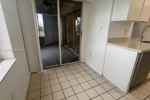 Купить кондоминиум в Окленд-Парк, Флорида 2 спальни, 104.14м2, № 1997736 - фото 1