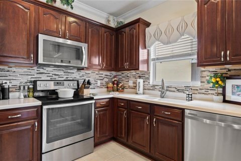 House in Orlando, Florida 4 bedrooms, 190.91 sq.m. № 2228228 - photo 17