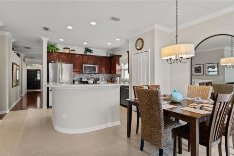 House in Orlando, Florida 4 bedrooms, 190.91 sq.m. № 2228228 - photo 5