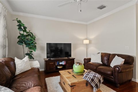 House in Orlando, Florida 4 bedrooms, 190.91 sq.m. № 2228228 - photo 9