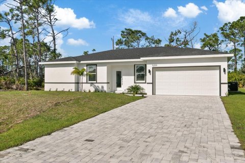 Casa en Port Charlotte, Florida 4 dormitorios, 151.99 m2 № 2387527