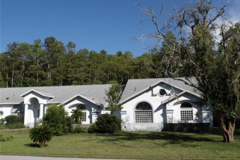 Casa en venta en New Port Richey, Florida, 6 dormitorios, 526.76 m2 № 1888589 - foto 2