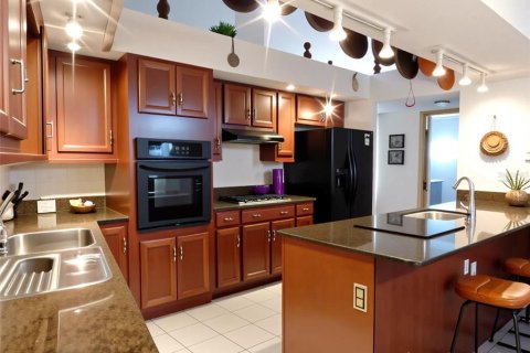 Casa en venta en New Port Richey, Florida, 6 dormitorios, 526.76 m2 № 1888589 - foto 7