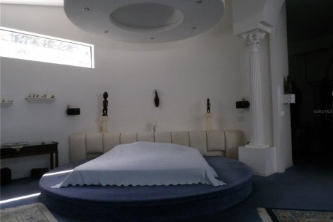 Casa en venta en New Port Richey, Florida, 6 dormitorios, 526.76 m2 № 1888589 - foto 15
