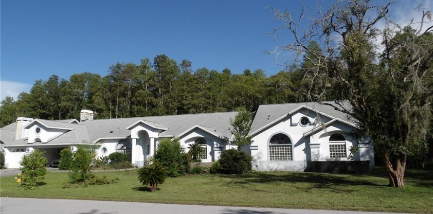 Casa en New Port Richey, Florida 6 dormitorios, 526.76 m2 № 1888589