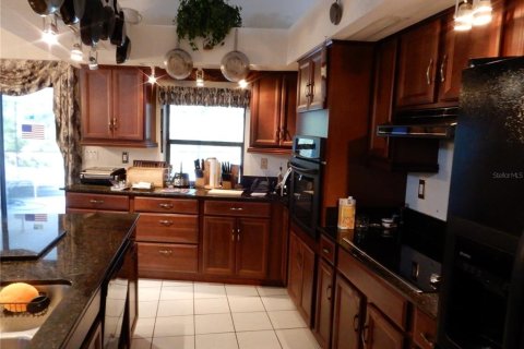 Casa en venta en New Port Richey, Florida, 6 dormitorios, 526.76 m2 № 1888589 - foto 8