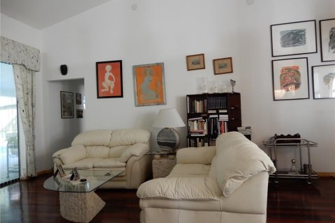 Casa en venta en New Port Richey, Florida, 6 dormitorios, 526.76 m2 № 1888589 - foto 4