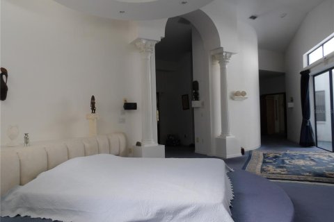 Casa en venta en New Port Richey, Florida, 6 dormitorios, 526.76 m2 № 1888589 - foto 17