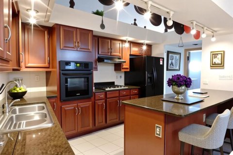 Casa en venta en New Port Richey, Florida, 6 dormitorios, 526.76 m2 № 1888589 - foto 9