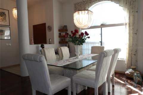Casa en venta en New Port Richey, Florida, 6 dormitorios, 526.76 m2 № 1888589 - foto 5