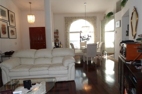 Casa en venta en New Port Richey, Florida, 6 dormitorios, 526.76 m2 № 1888589 - foto 3