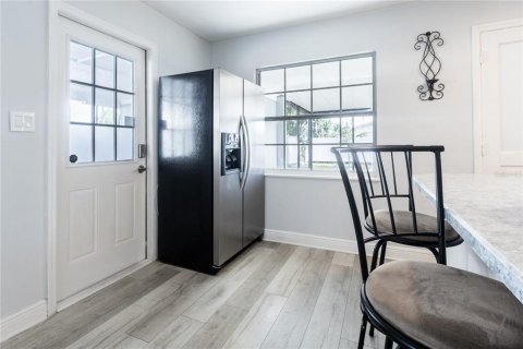 House in Saint Petersburg, Florida 2 bedrooms, 70.23 sq.m. № 1654659 - photo 6
