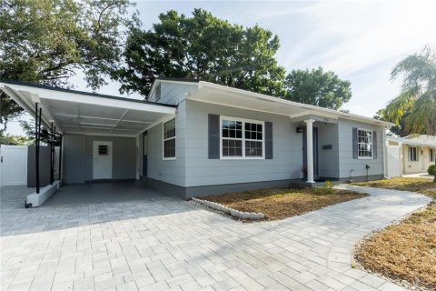 House in Saint Petersburg, Florida 2 bedrooms, 70.23 sq.m. № 1654659 - photo 2