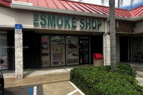 Commercial property in Palmetto Bay, Florida № 1949071 - photo 1