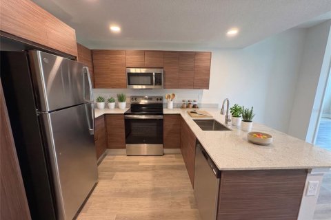 Condo in Orlando, Florida, 2 bedrooms № 2219388 - photo 4