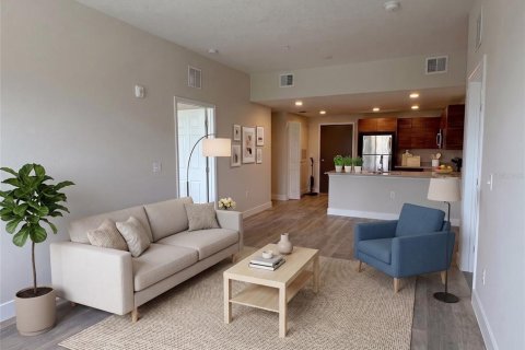 Condo in Orlando, Florida, 2 bedrooms № 2219388 - photo 2