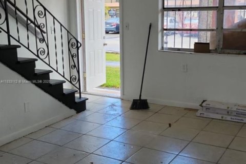 Снять в аренду квартиру в Флорида-Сити, Флорида 2 спальни, 349.96м2, № 1957747 - фото 5