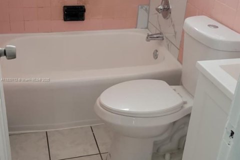 Снять в аренду квартиру в Флорида-Сити, Флорида 2 спальни, 349.96м2, № 1957747 - фото 9