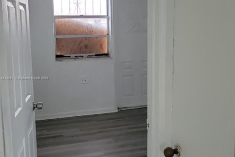 Снять в аренду квартиру в Флорида-Сити, Флорида 2 спальни, 349.96м2, № 1957747 - фото 8