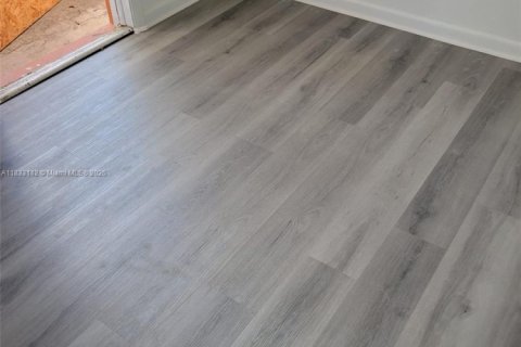 Снять в аренду квартиру в Флорида-Сити, Флорида 2 спальни, 349.96м2, № 1957747 - фото 2