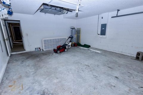 House in Kissimmee, Florida 4 bedrooms, 204.01 sq.m. № 2141608 - photo 11