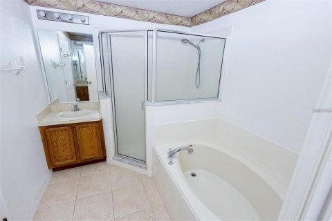 House in Kissimmee, Florida 4 bedrooms, 204.01 sq.m. № 2141608 - photo 5