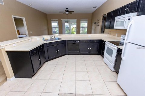House in Kissimmee, Florida 4 bedrooms, 204.01 sq.m. № 2141608 - photo 3