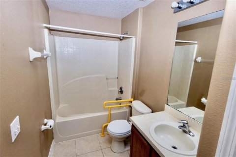 House in Kissimmee, Florida 4 bedrooms, 204.01 sq.m. № 2141608 - photo 9