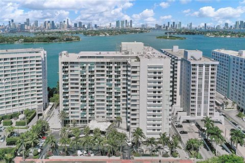 Condominio en venta en Miami Beach, Florida, 1 dormitorio, 77.76 m2 № 1999879 - foto 21