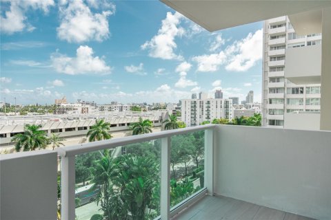Condominio en venta en Miami Beach, Florida, 1 dormitorio, 77.76 m2 № 1999879 - foto 15