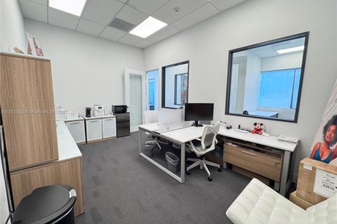 Immobilier commercial à vendre à Aventura, Floride № 1962212 - photo 10