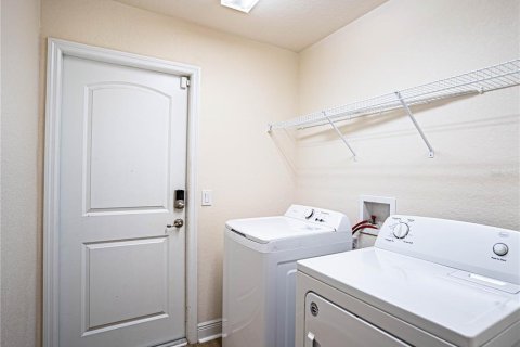 House in Winter Haven, Florida 3 bedrooms, 172.61 sq.m. № 1548679 - photo 24