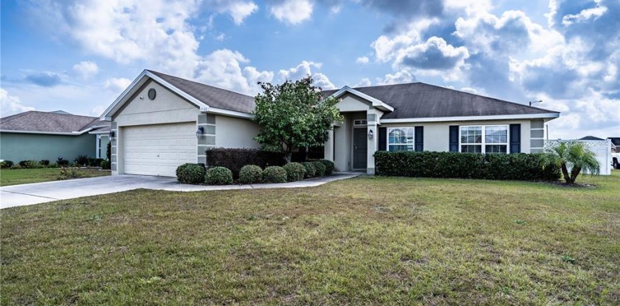 House in Winter Haven, Florida 3 bedrooms, 172.61 sq.m. № 1548679