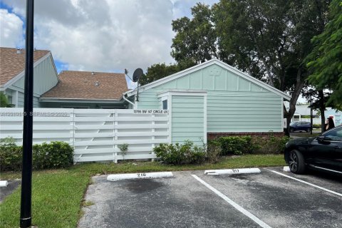 Villa ou maison à Miami, Floride 2 chambres, 79.15 m2 № 2090217