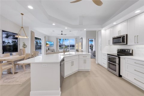 Villa ou maison à vendre à Cape Coral, Floride: 3 chambres, 210.8 m2 № 2430967 - photo 24