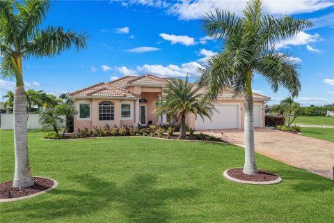 Villa ou maison à Cape Coral, Floride 3 chambres, 210.8 m2 № 2430967