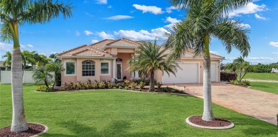 Villa ou maison à Cape Coral, Floride 3 chambres, 210.8 m2 № 2430967
