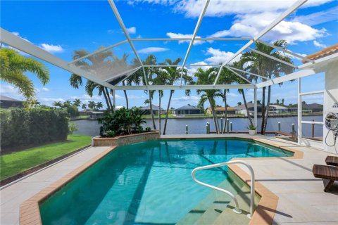 Villa ou maison à vendre à Cape Coral, Floride: 3 chambres, 210.8 m2 № 2430967 - photo 3