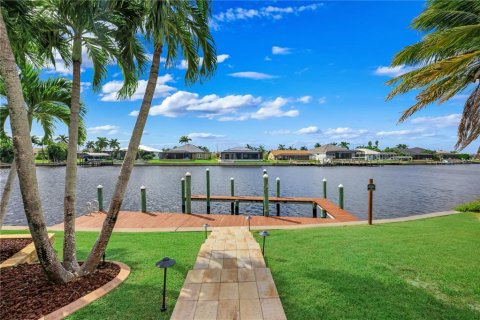 Villa ou maison à vendre à Cape Coral, Floride: 3 chambres, 210.8 m2 № 2430967 - photo 10
