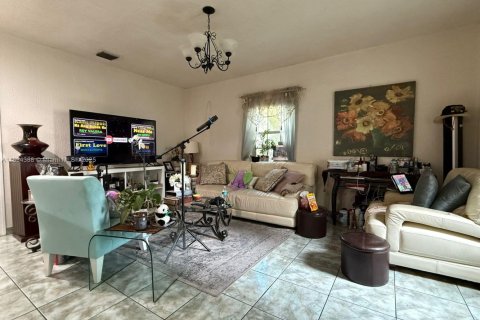 Casa en venta en North Miami Beach, Florida, 2 dormitorios, 120.22 m2 № 1814066 - foto 13