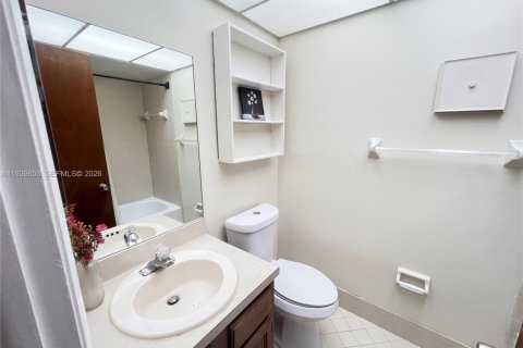 Condominio en venta en Coral Springs, Florida, 2 dormitorios, 78.04 m2 № 2152674 - foto 13