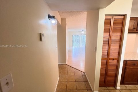 Condominio en venta en Coral Springs, Florida, 2 dormitorios, 78.04 m2 № 2152674 - foto 8