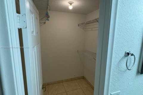 Townhouse in West Palm Beach, Florida 3 bedrooms, 124.86 sq.m. № 1958445 - photo 12