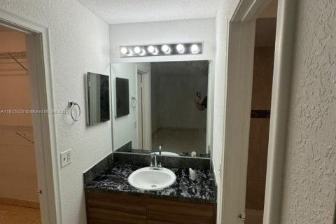 Townhouse in West Palm Beach, Florida 3 bedrooms, 124.86 sq.m. № 1958445 - photo 13