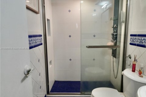 Copropriété à vendre à North Miami Beach, Floride: 2 chambres, 101.17 m2 № 1739237 - photo 8