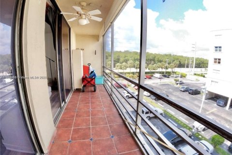 Copropriété à vendre à North Miami Beach, Floride: 2 chambres, 101.17 m2 № 1739237 - photo 9