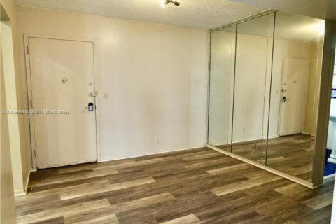 Copropriété à vendre à North Miami Beach, Floride: 2 chambres, 101.17 m2 № 1739237 - photo 2
