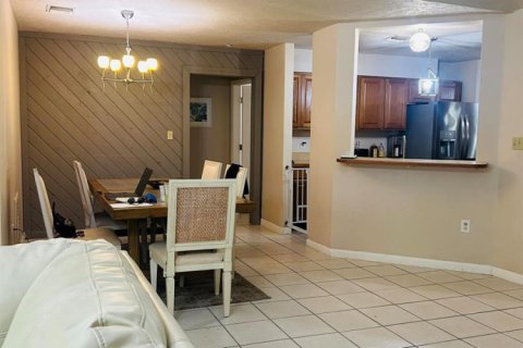House in Palm Bay, Florida 4 bedrooms, 192.87 sq.m. № 2146764 - photo 6