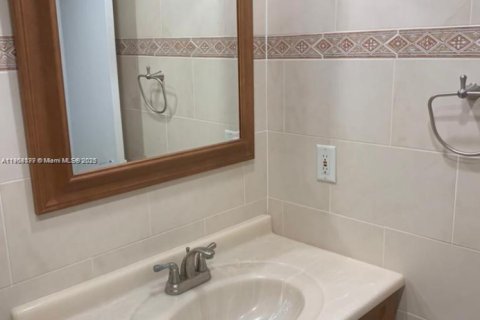 Condo in Bal Harbour, Florida, 1 bedroom № 1964298 - photo 12