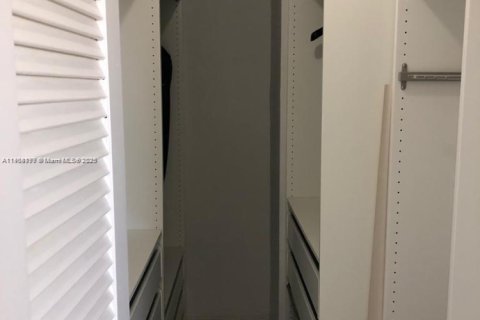 Condo in Bal Harbour, Florida, 1 bedroom № 1964298 - photo 14